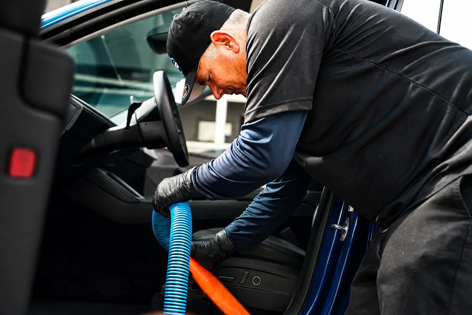 Mobile detailing company in Orlando, FL · standard section Mobile detailing company in Orlando, FL · hot-water extractor pulling dirt out of the carpet