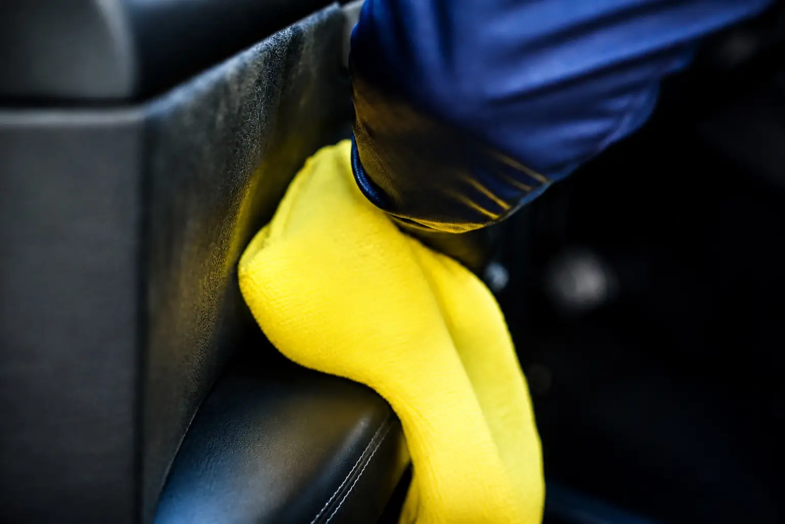Mobile detailing company in Orlando, FL · process section Mobile detailing company in Orlando, FL · close detail of the finish after machine polishing